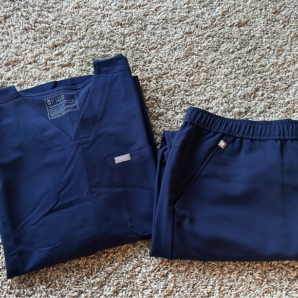 Figs Men's Navy Scrub Set - Picture 1 of 6